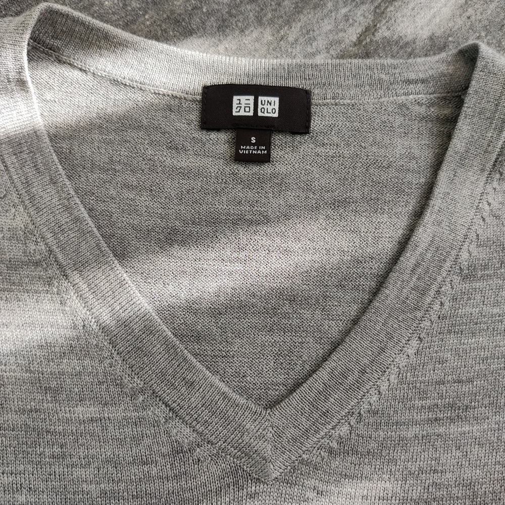 Uniqlo Merino V-neck Pullover Sweater
